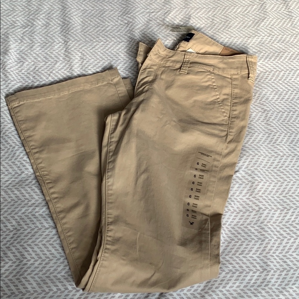 American Eagle Khakis size 6p. New with tag!